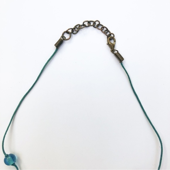 Hand painted mother of pearl butterfly Seashell Necklace - Picture 4 of 8